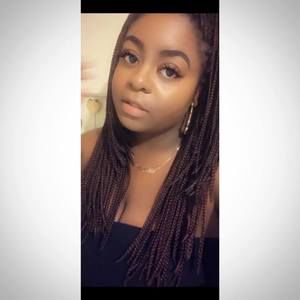 Meet your Posher, Dominique